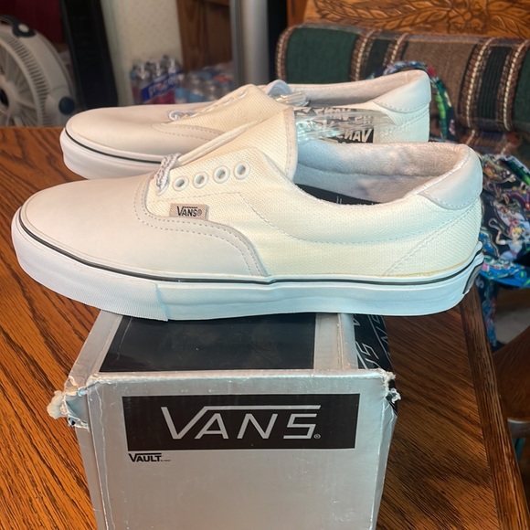 Vans 45 LX amazing pair of shoes in True White. Men’s 7.5 or women’s 9.0. - Picture 3 of 16